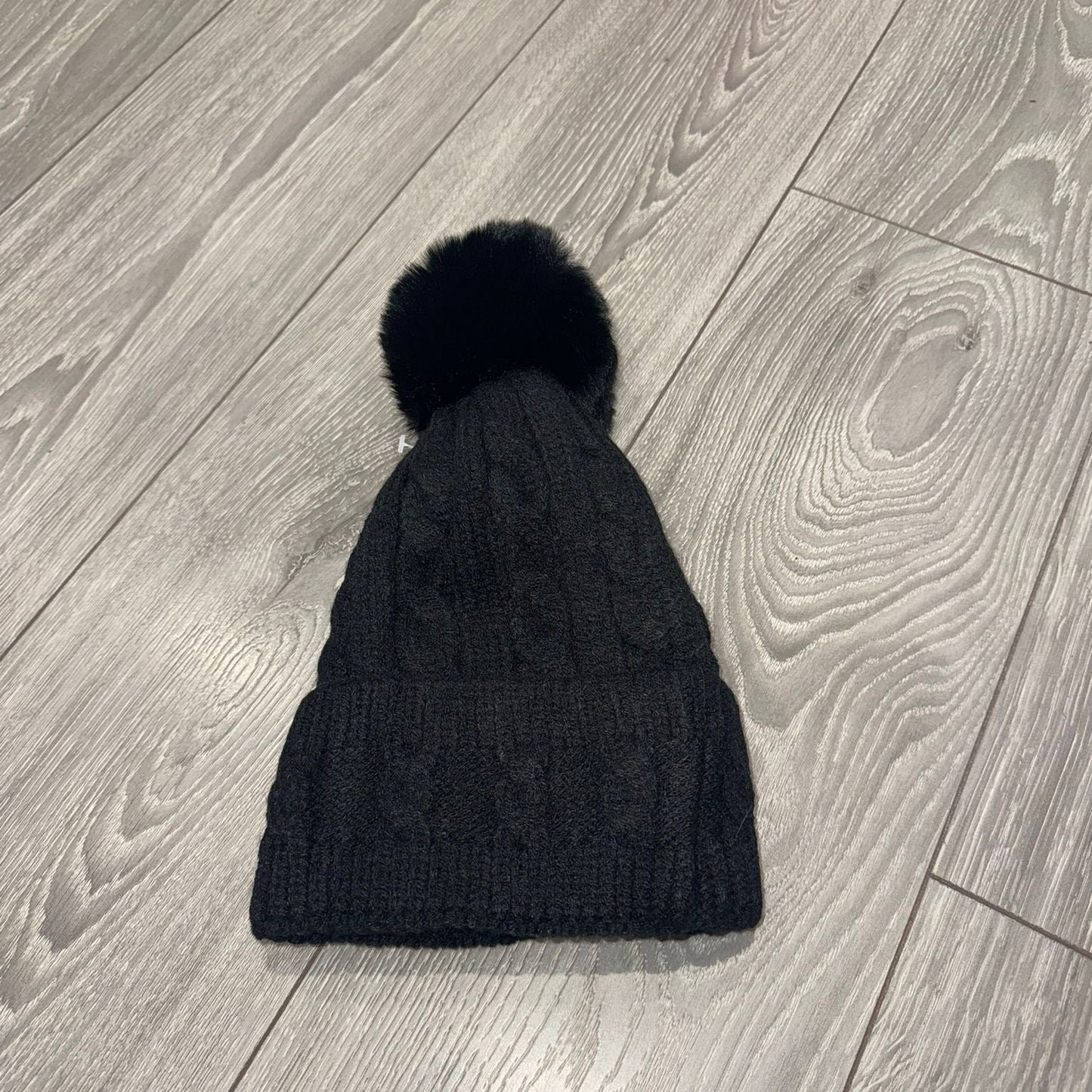 Cable Knit Pom Hat - Black